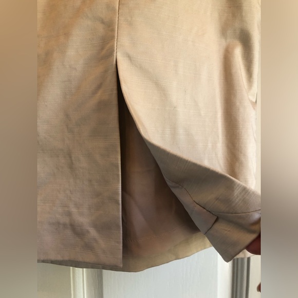 White House Black Market tan pencil skirt, side zipper, fully lined, front vent - Picture 5 of 14